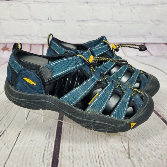 Keen  Size 6 Newport Waterproof Slip on Sandals - Picture 3 of 8